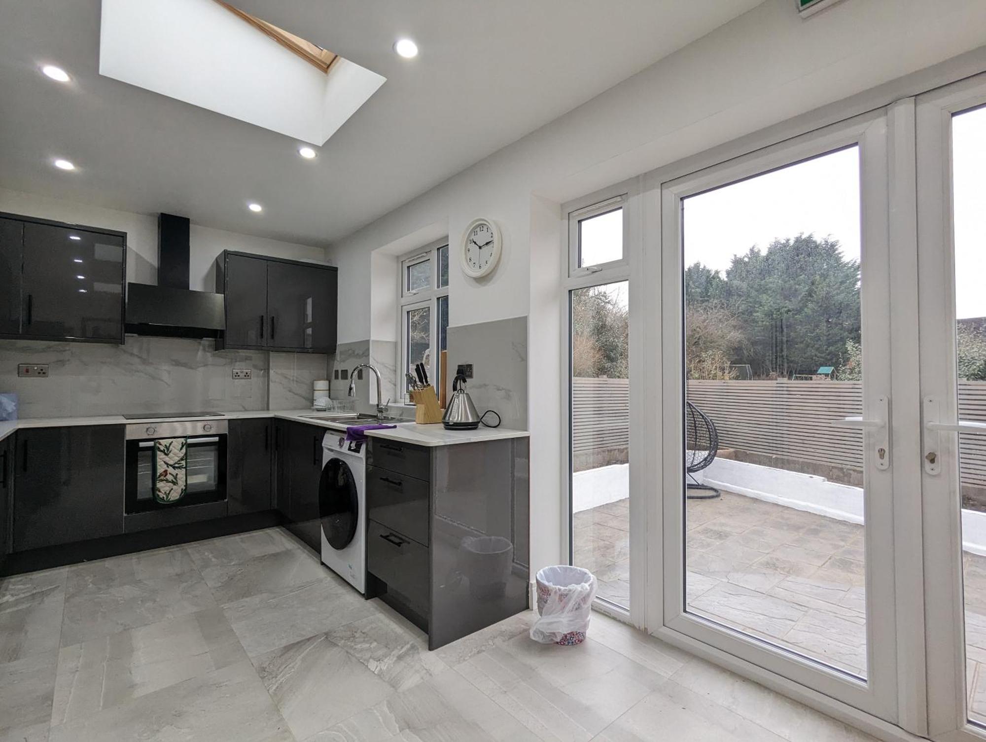2 Ensuite Bedroom House Near Centre Free Parking