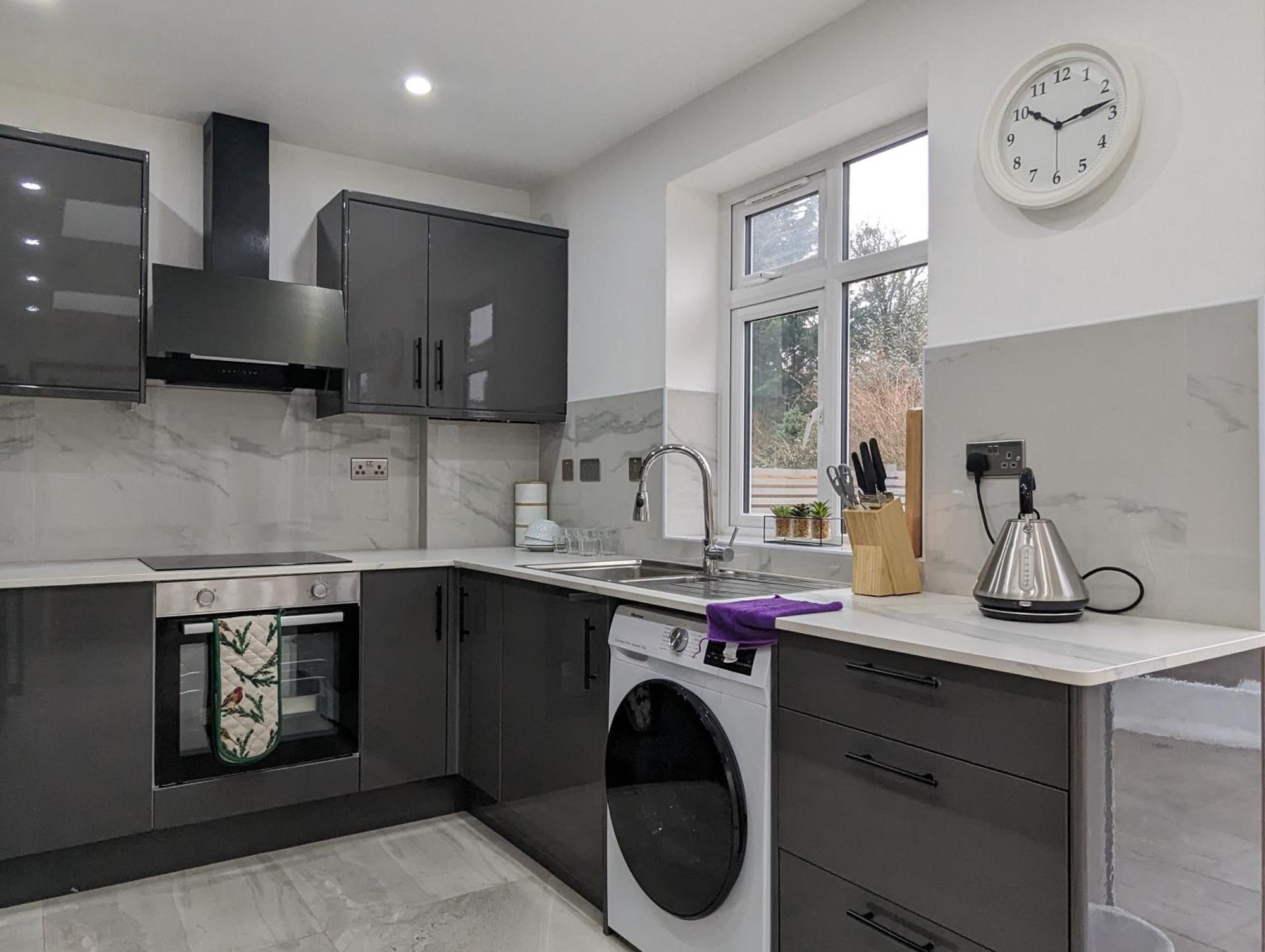 2 Ensuite Bedroom House Near Centre Free Parking Holiday home *