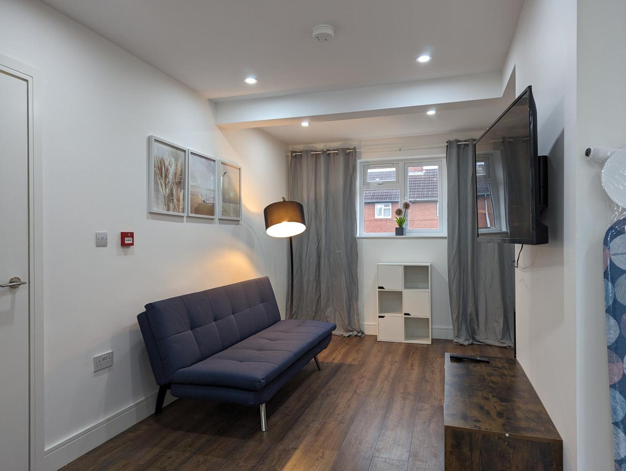 2 Ensuite Bedroom House Near Centre Free Parking *